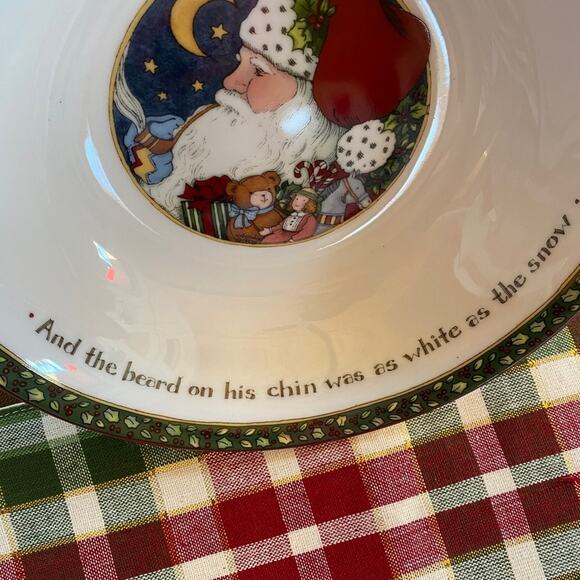A Christmas Story 9” Porcelain Serving Bowl PRISTINE CONDITION - Picture 8 of 8